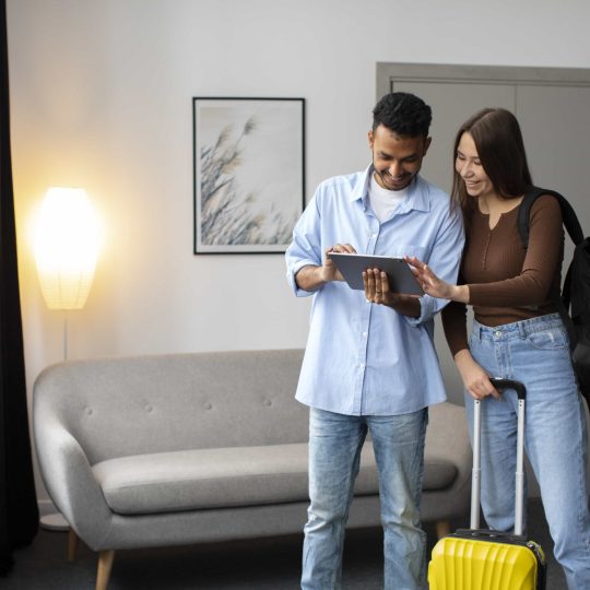 woman-talking-host-front-view-min